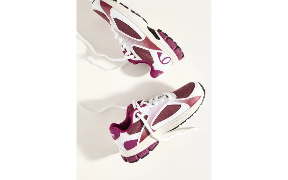 Women's Nova Sneakers