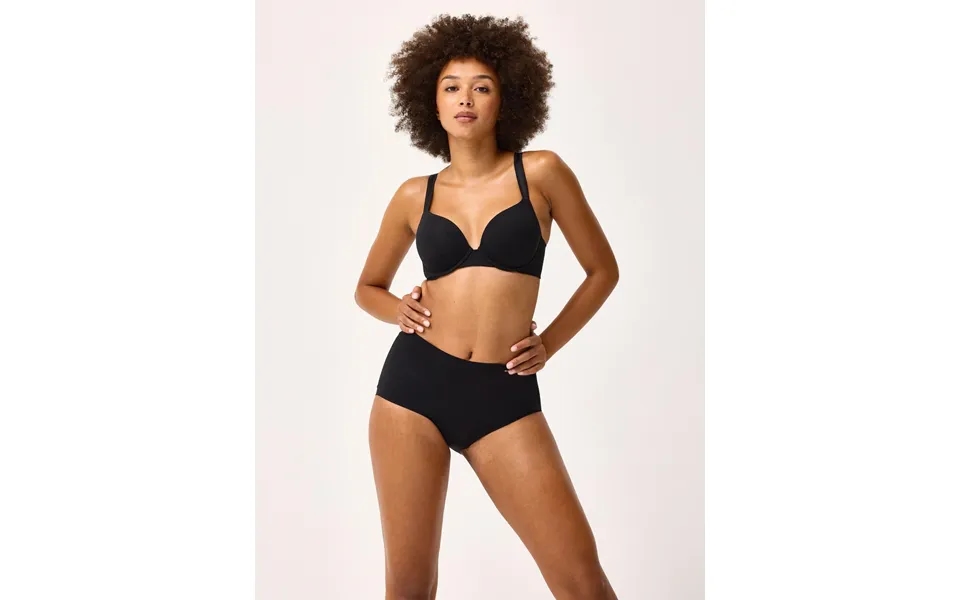 The Lift T-shirt Bra Closely