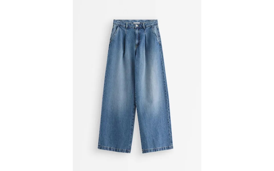 Wide Jeans With Pleats