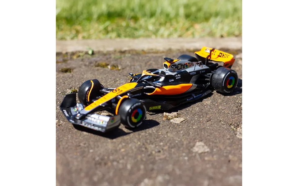 Bburago F1 Mclaren Mcl38 Norris And Piastri 1 43 Scale Set