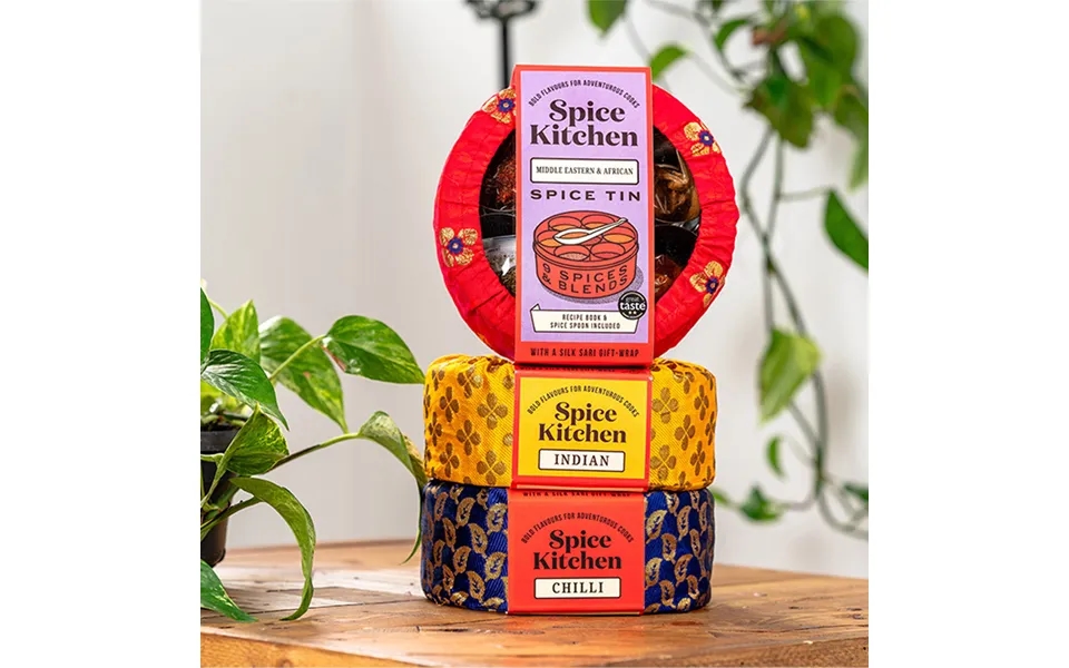 Chilli Spice Blend & Silk Wrap Gift Tin Set