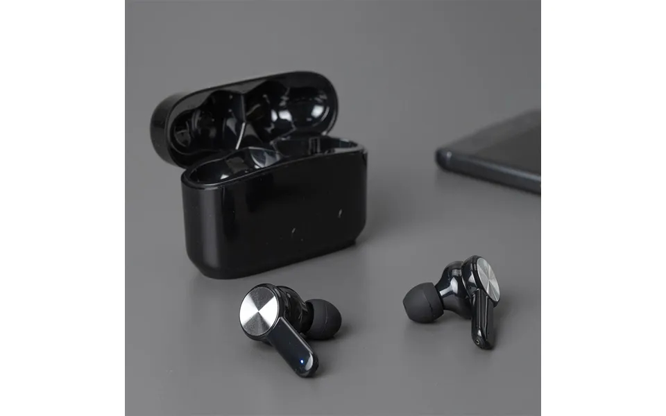 Red5 Premium True Wireless Stereo Ear Buds In Black