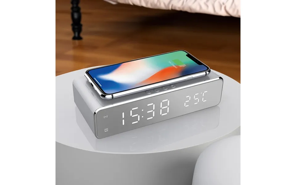 Red5 Wireless Charging Silver Alarm Clock