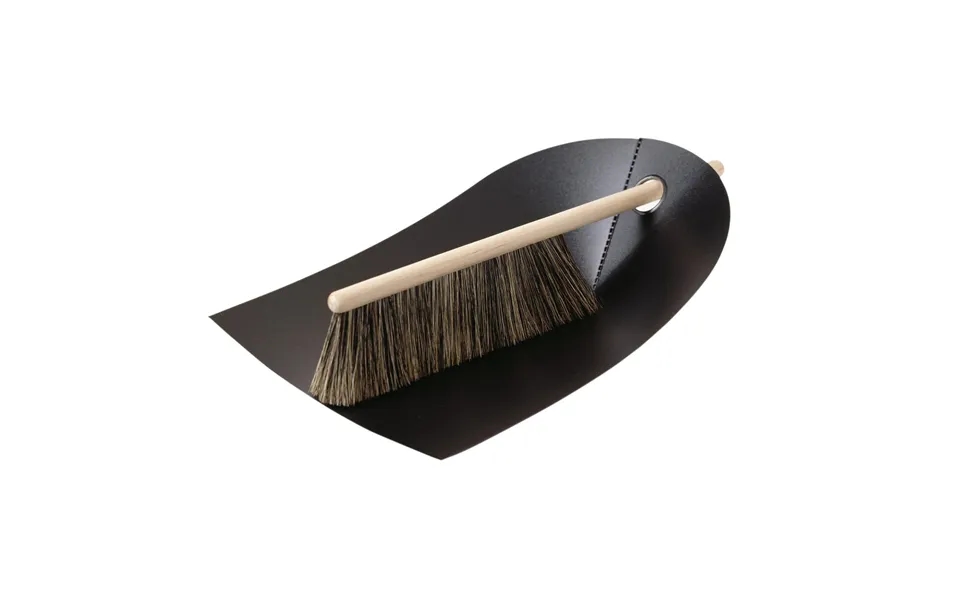 Normann Copenhagen Normann Dustpan & Broom Black