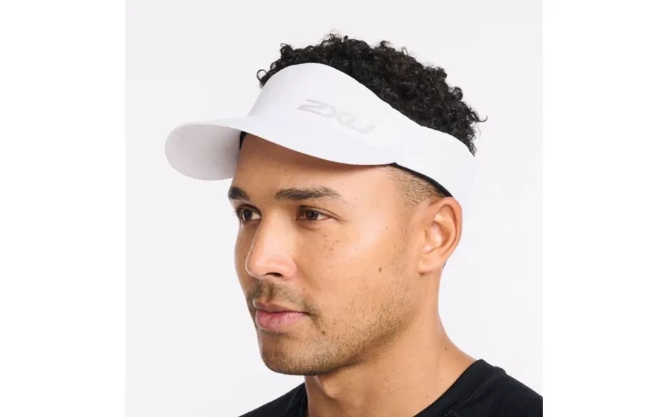 2xu Run Visor In Black - Lightweight Running Cap For Ultimate Sun Protection