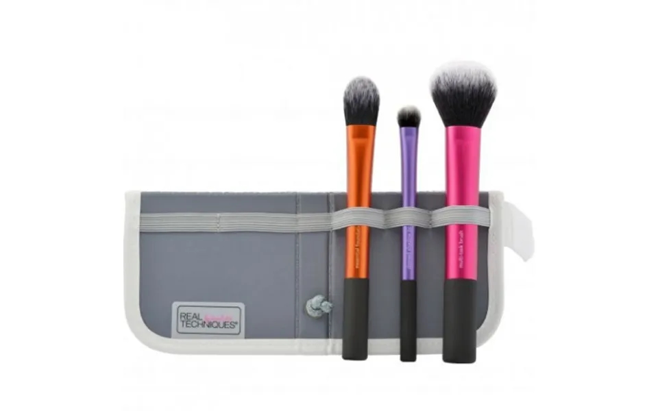 Real Techniques Travel Essentials