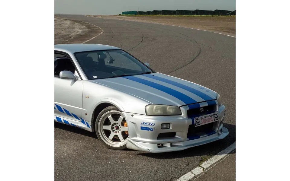 Nissan Skyline R34 With High Speed Passenger Ride Weekday