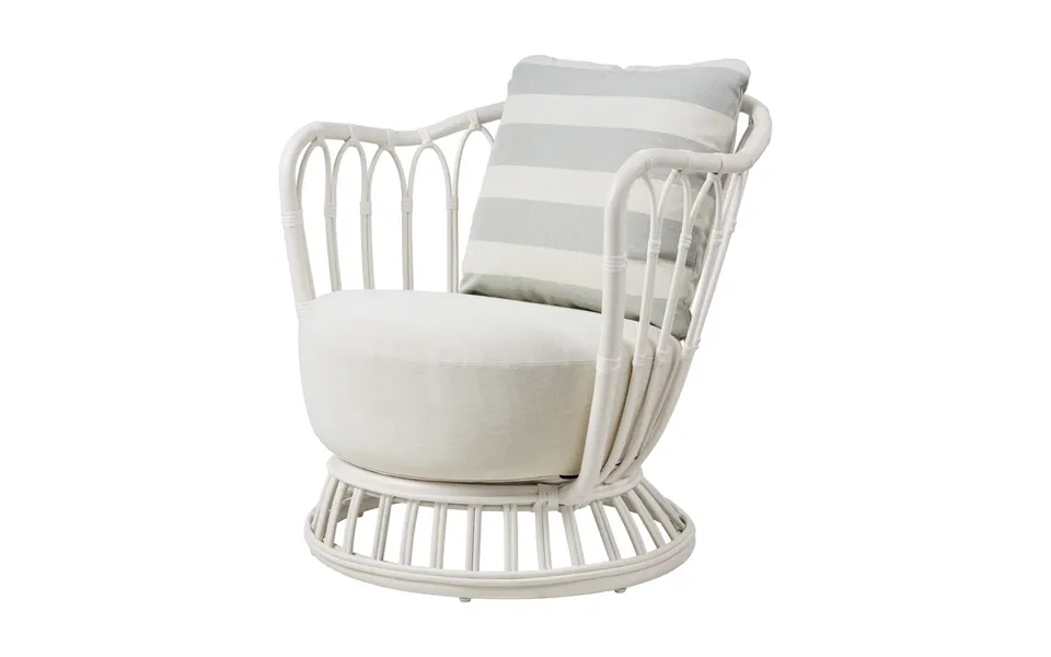 Gubi Grace Outdoor Armchair Leslie Limonta 006-020-alabaster White