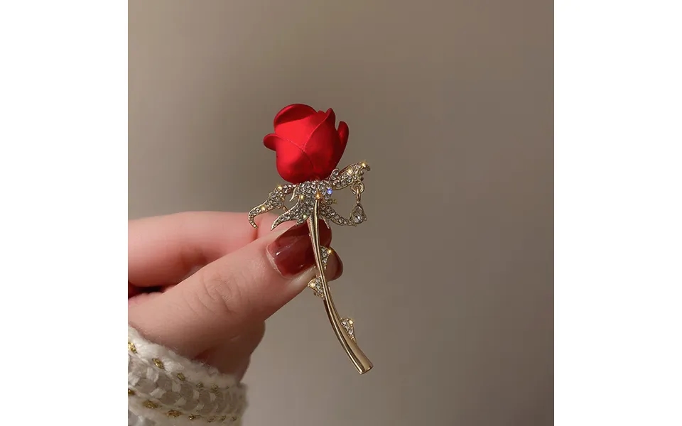 European And American Retro Three-dimensional Rose And Lily Brooch Elegant And Elegant Temperament Evening Dress Suit Pi